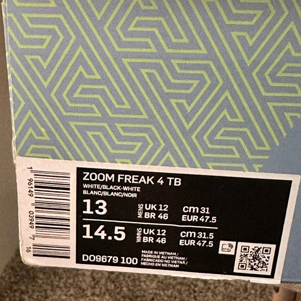 Zoom freak 4 TB size 13 New - Picture 2 of 3